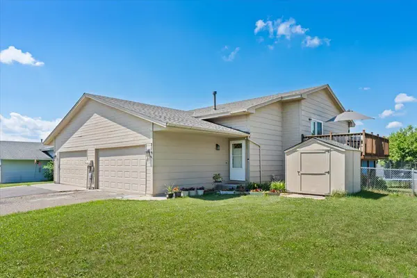 7194 Upper 17th ST N, Oakdale, MN 55128