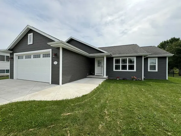 730 E SCOTT ST, Omro, WI 54963
