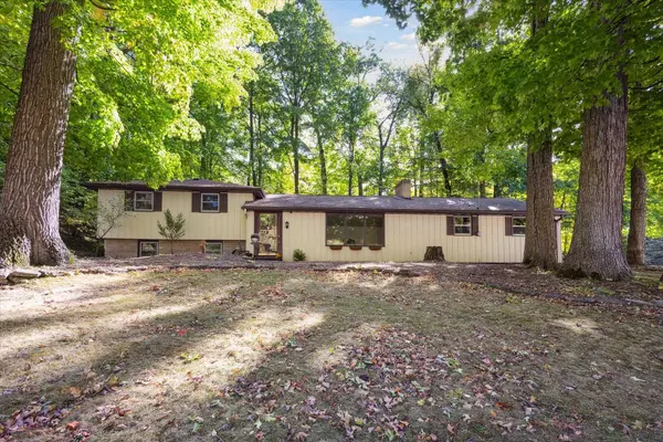 343 SWISS HILL DR, Green Bay, WI 54302-4324