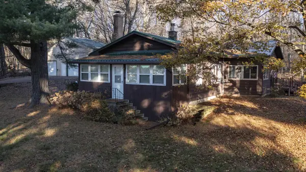 N9052 MOEN RD, Iola, WI 54945