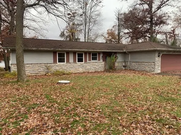 W715 OAK SHORE DR, Fall River, WI 53932