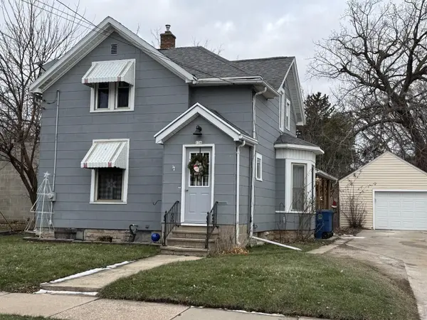 136 W 12TH AVE, Oshkosh, WI 54902
