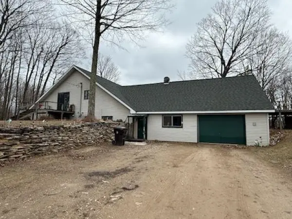 N13620 K1 RD, Carney, MI 49812