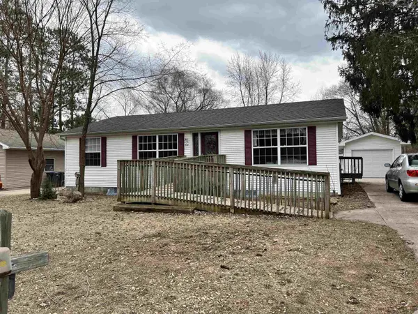 714 CLARKE ST, Waupaca, WI 54981