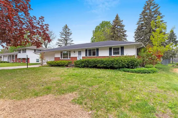 1315 APRIL LN, Green Bay, WI 54304-4003