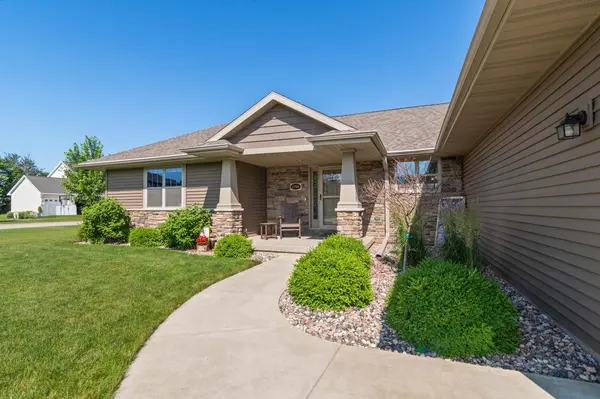 1796 APPLEWOOD DR, De Pere, WI 54115