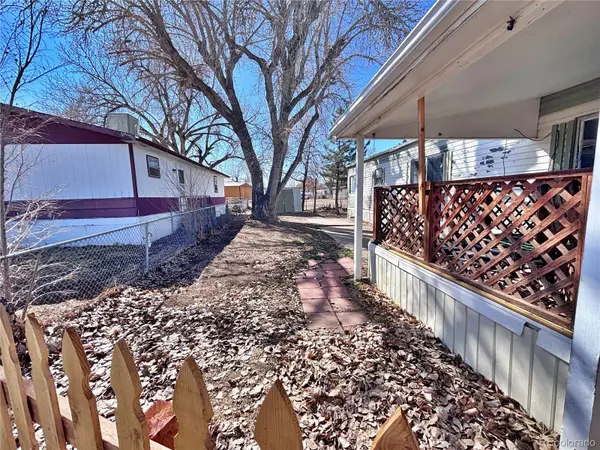 1114 Reed LN, La Junta, CO 81050