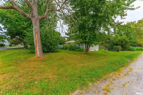 202 19TH ST, Lincoln, IL 62656