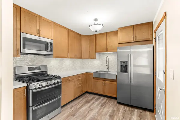 1 DOMINION CT, Pekin, IL 61554