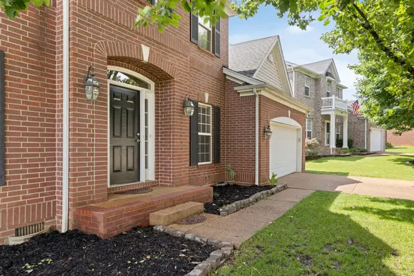 2008 Flocking Dr, Spring Hill, TN 37174