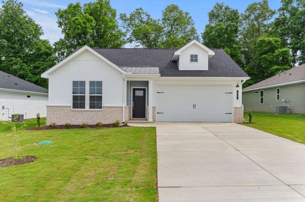 34 Aurora Cir, Fayetteville, TN 37334