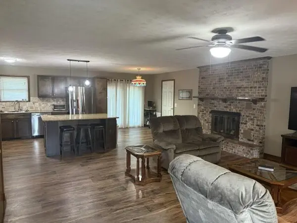 911 E 10th ST, Mountain Grove, MO 65711