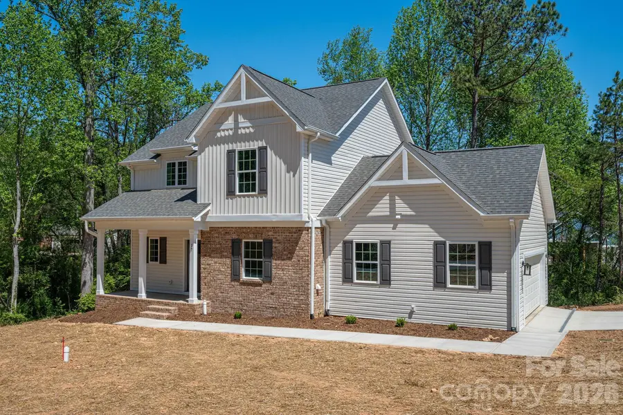 17 Tennyson DR, Taylorsville, NC 28681