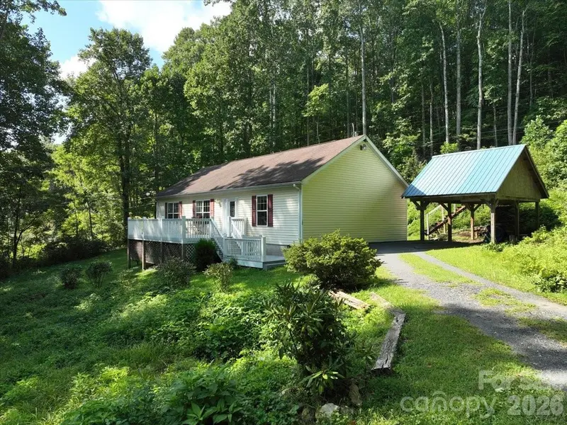 195 Banjo Branch RD, Burnsville, NC 28714