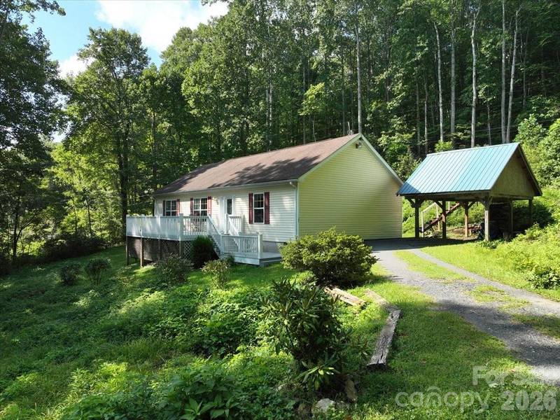 195 Banjo Branch RD, Burnsville, NC 28714