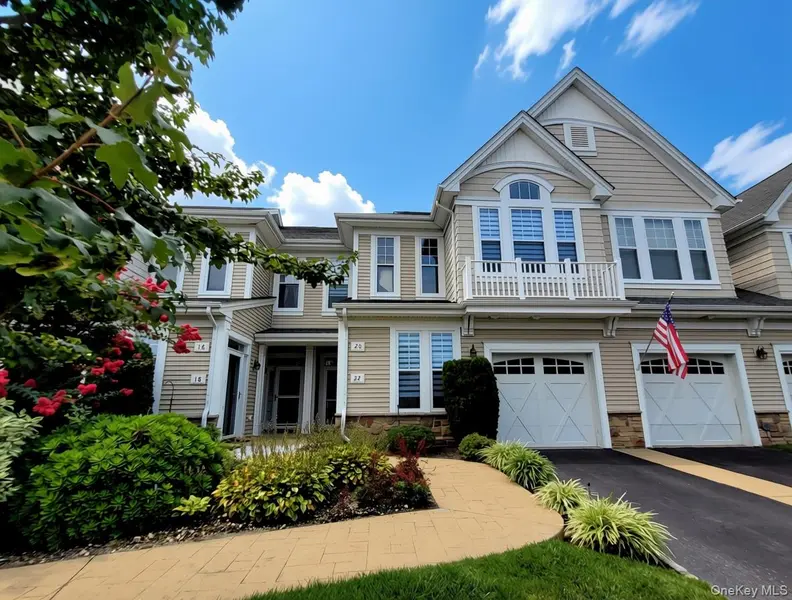 20 Sonata CT, Lake Grove, NY 11755