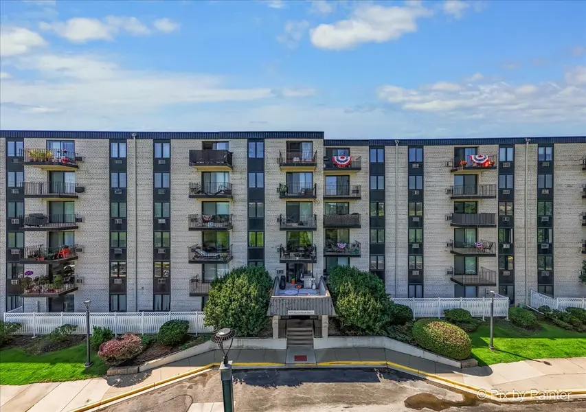 9078 HEATHWOOD DR #5K, Niles, IL 60714