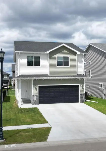 6058 Martin LN W, West Fargo, ND 58078