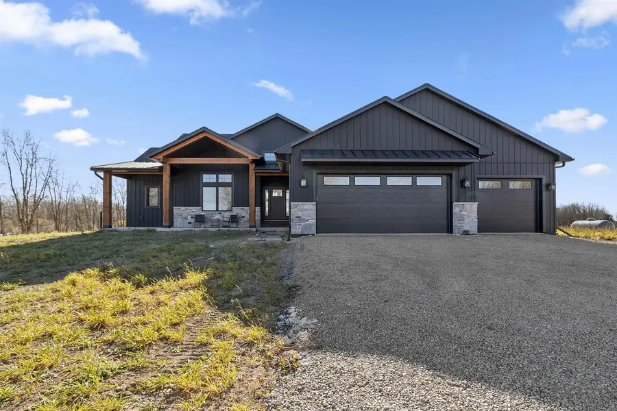 3701 DELCORE RD, Oconto, WI 54153