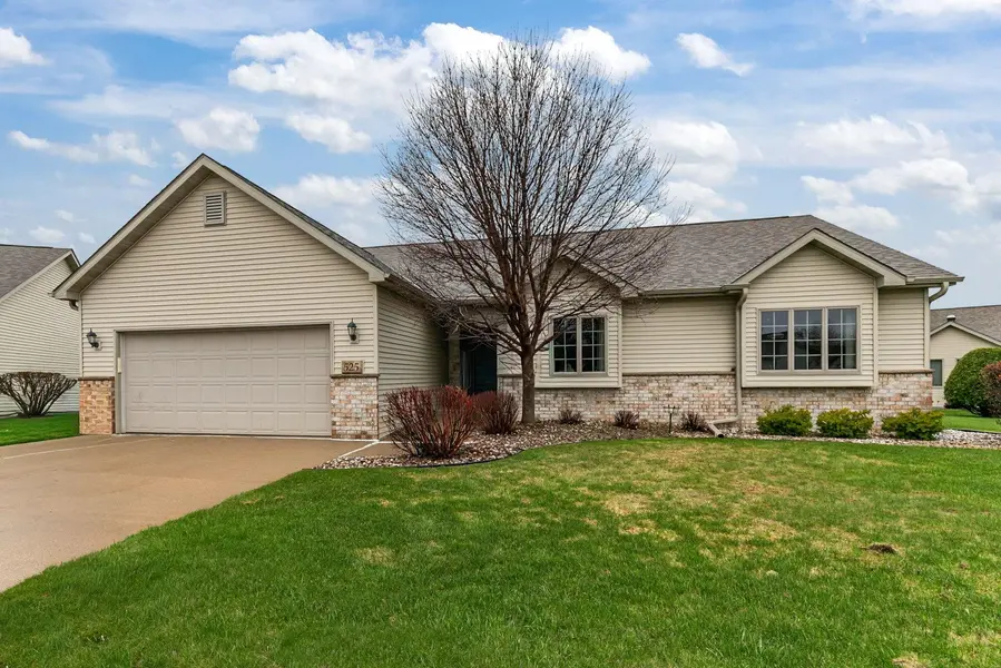 525 W WAYFARER CT, Appleton, WI 54913-6865