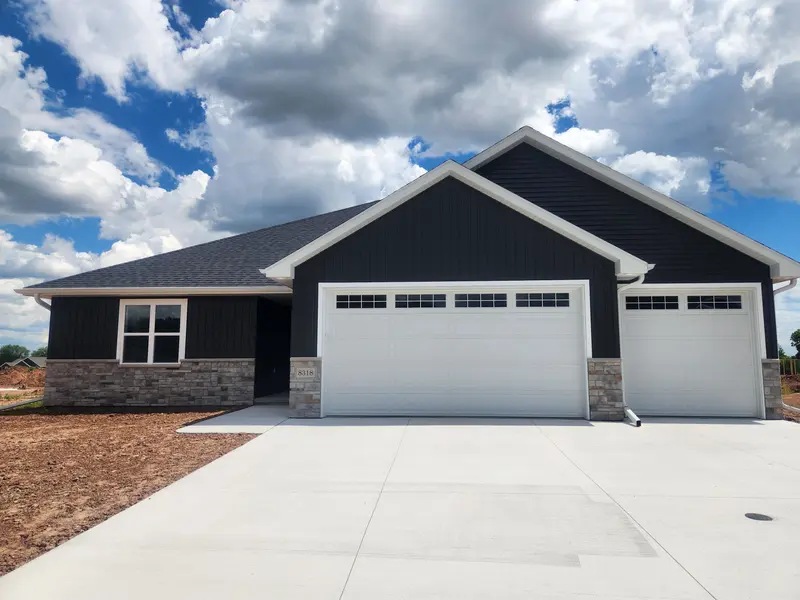 8318 XAVIER DR, Neenah, WI 54952