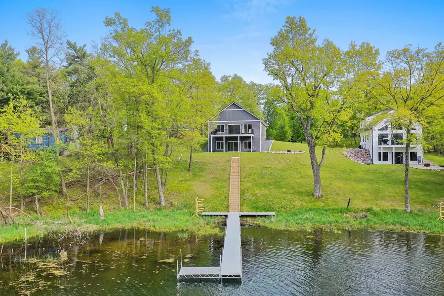 W5066 W LONG LAKE RD, Waupaca, WI 54981