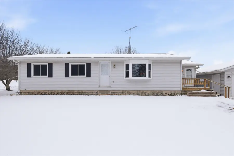 N5516 HILLSIDE DR, Wild Rose, WI 54984-0000