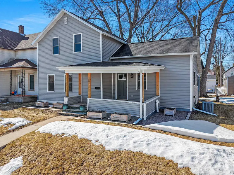 109 W 4TH ST, Kaukauna, WI 54130