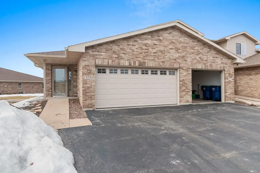 1267 POND VIEW CIR #42, De Pere, WI 54115-7652