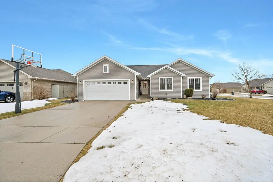 1372 LEAR LN, De Pere, WI 54115
