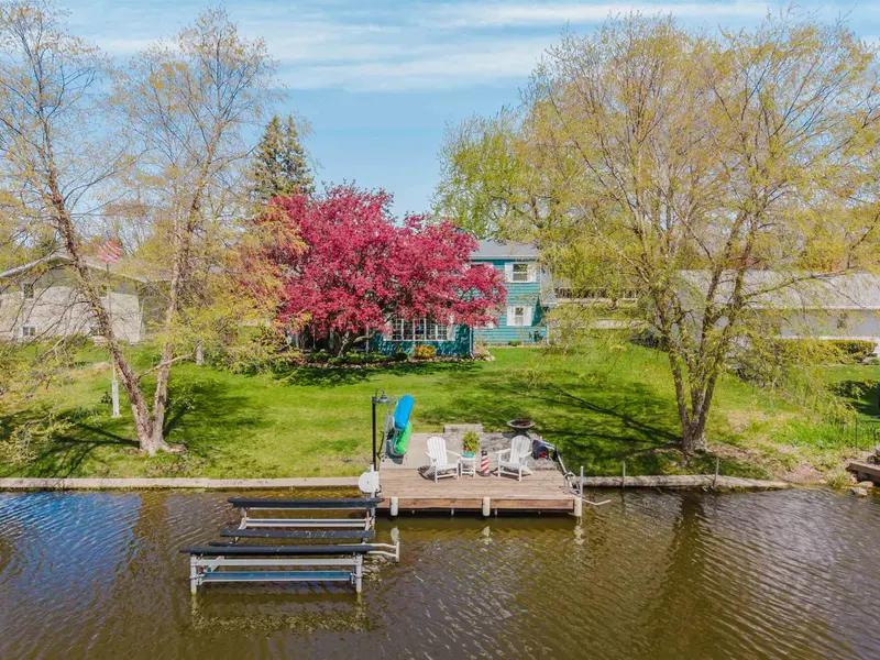 917 WINDWARD CT, Oshkosh, WI 54901-2061