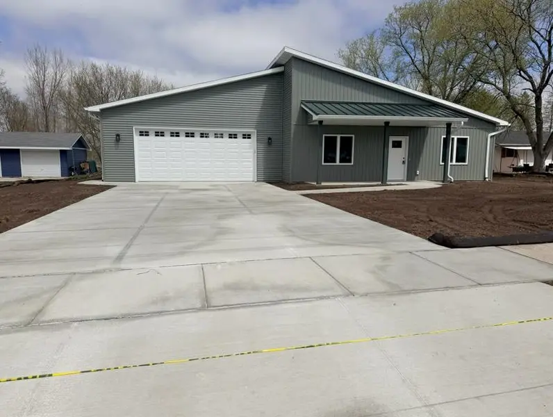 621 E PEARL ST, Seymour, WI 54165
