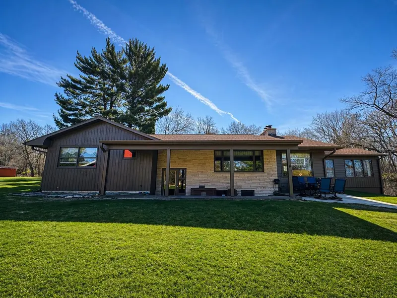 218 HIGH ST, Waupaca, WI 54981