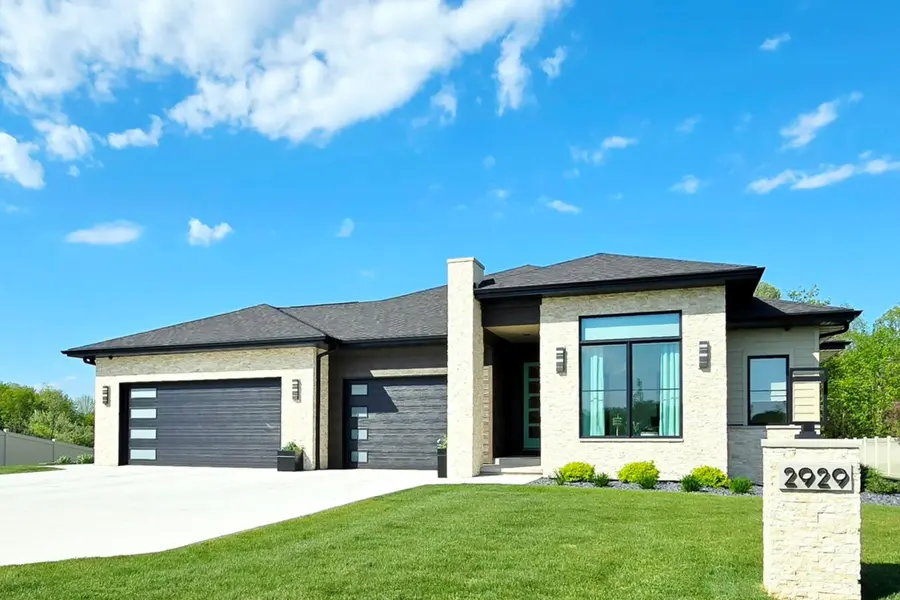 2929 CREEKWOOD DR, Green Bay, WI 54311