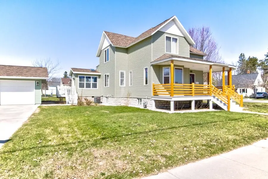 413 PARK ST, Marinette, WI 54143
