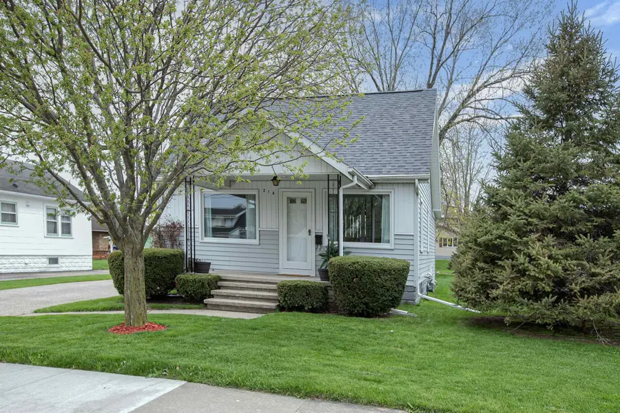 216 WILLIAMS ST, Combined Locks, WI 54113