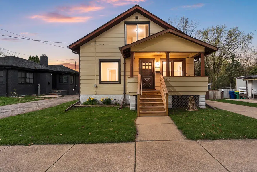 1426 CROOKS ST, Green Bay, WI 54301-3825