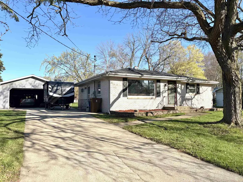 916 LONDON ST, Menasha, WI 54952-1933