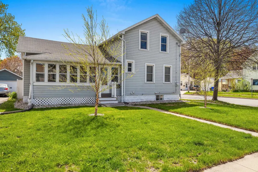 933 W LAWRENCE ST, Appleton, WI 54914