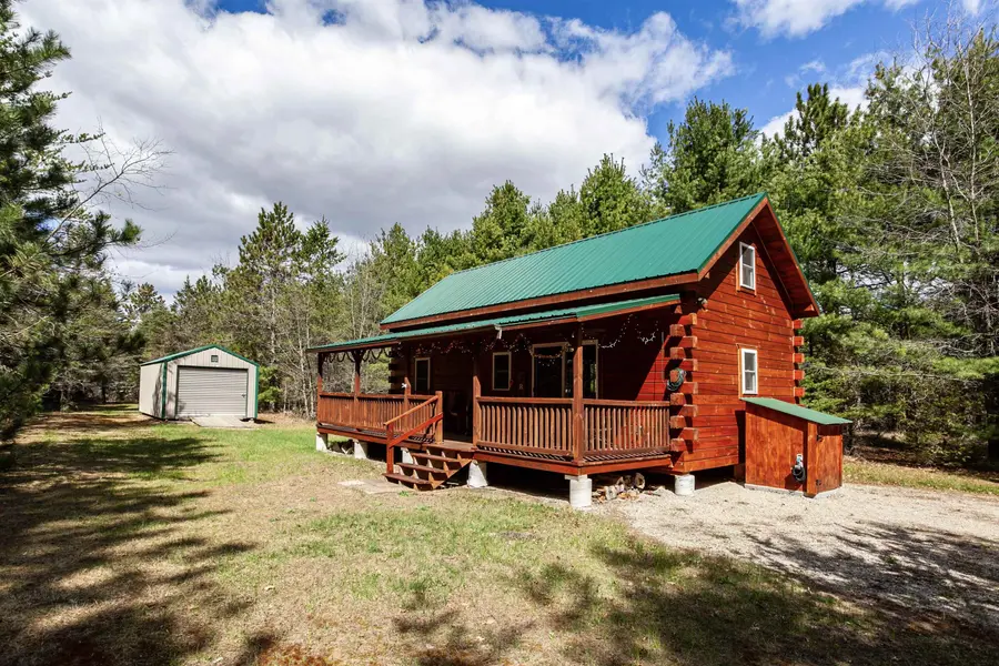 W8323 AIRPORT RD, Crivitz, WI 54114
