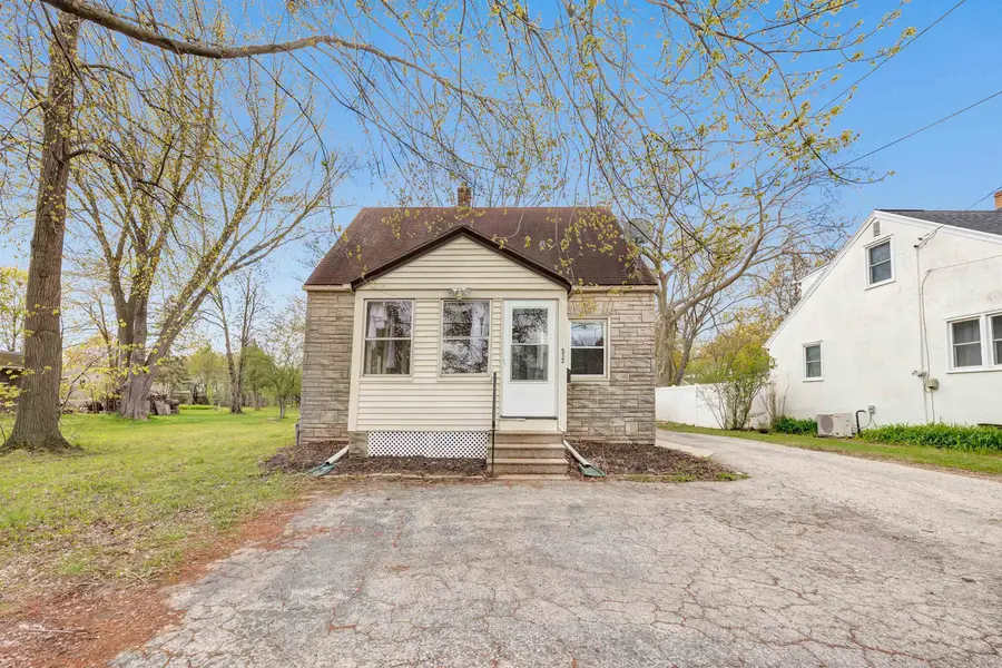 512 E ALLOUEZ AVE, Green Bay, WI 54301