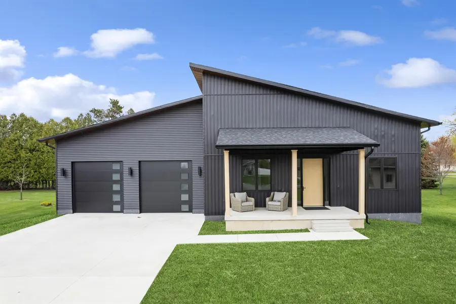 2120 TORI LN, Marinette, WI 54143