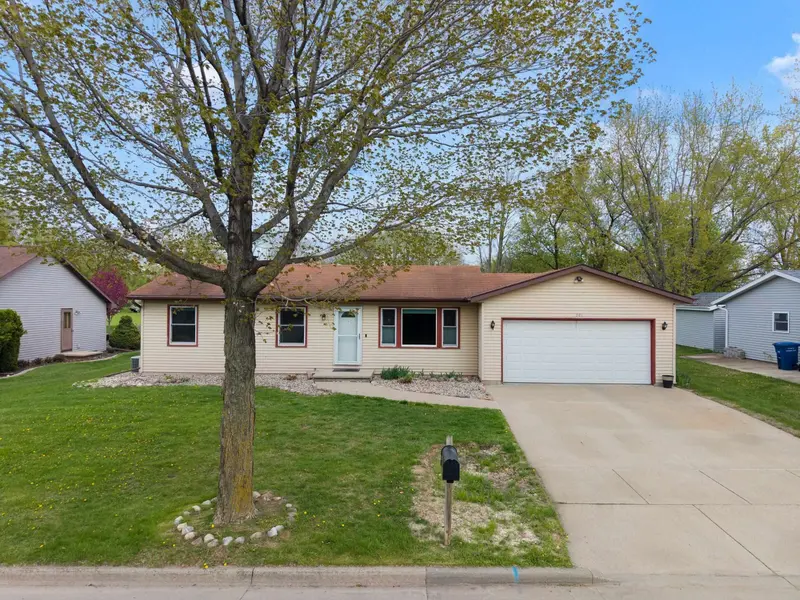 201 FAIRWAY ST, Combined Locks, WI 54113