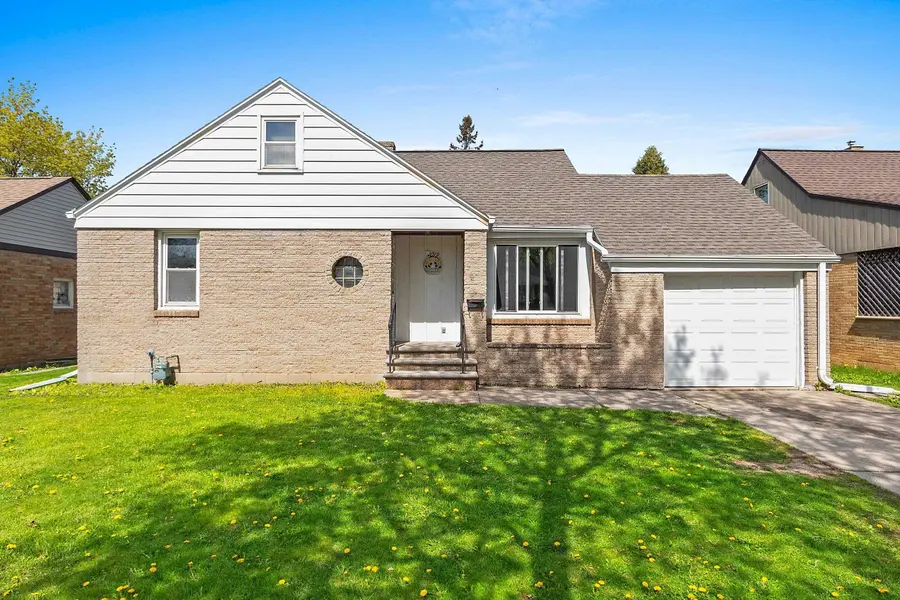 1012 REDWOOD DR, Green Bay, WI 54304