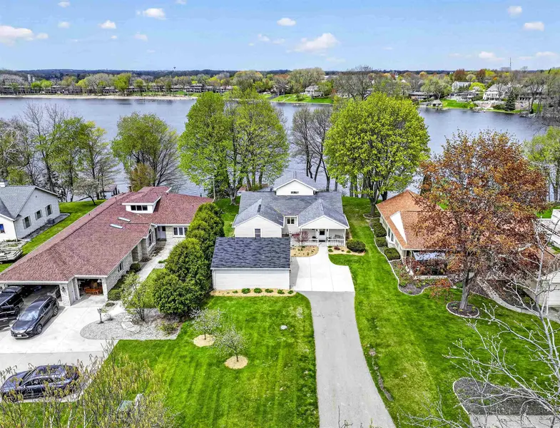 2520 W PALISADES DR, Appleton, WI 54915