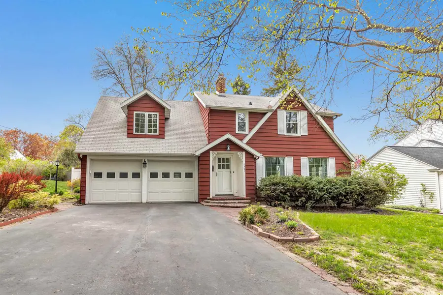 301 IROQUOIS AVE, Green Bay, WI 54301-1919