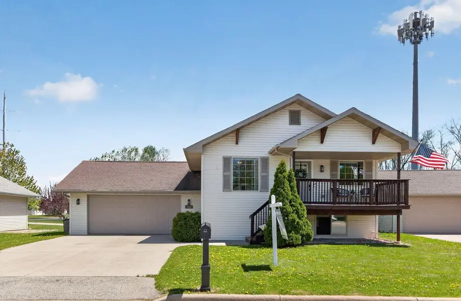 959 BERGAMONT CT, Menasha, WI 54952