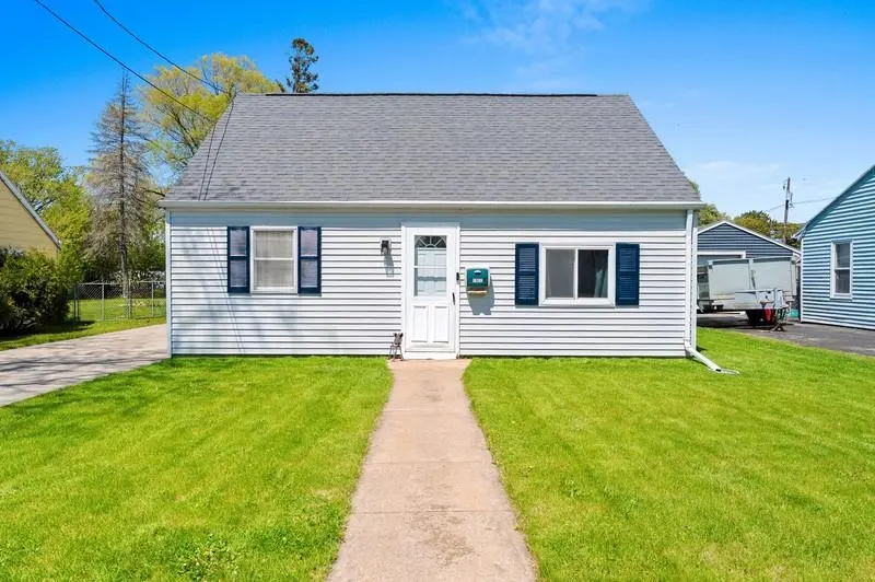 1906 COLUMBIA AVE, Oshkosh, WI 54901-2110
