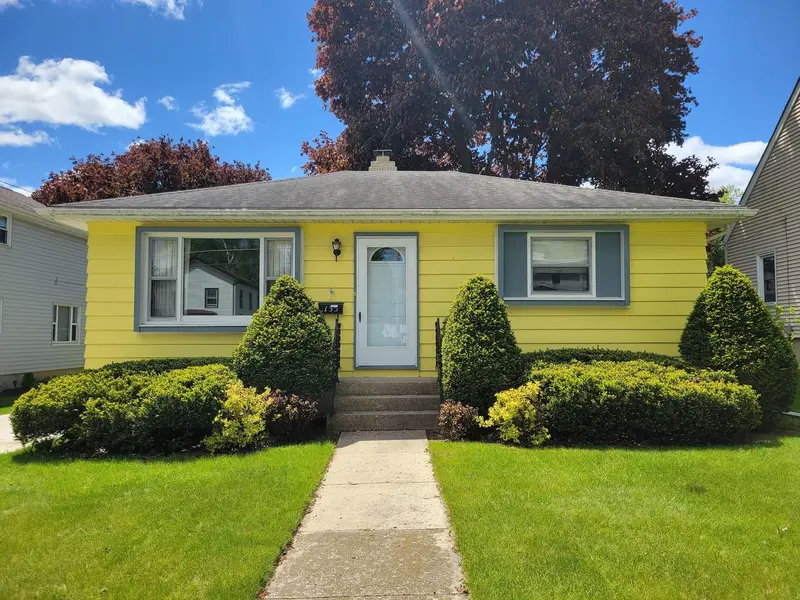 135 E BURNETT ST, Beaver Dam, WI 53916-1856
