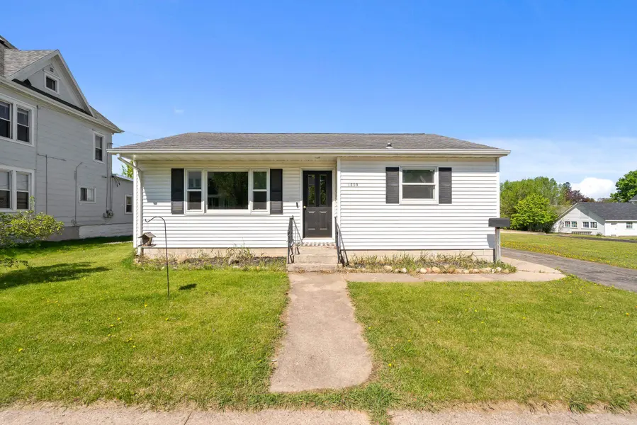 1009 S PEARL ST, New London, WI 54961-1866